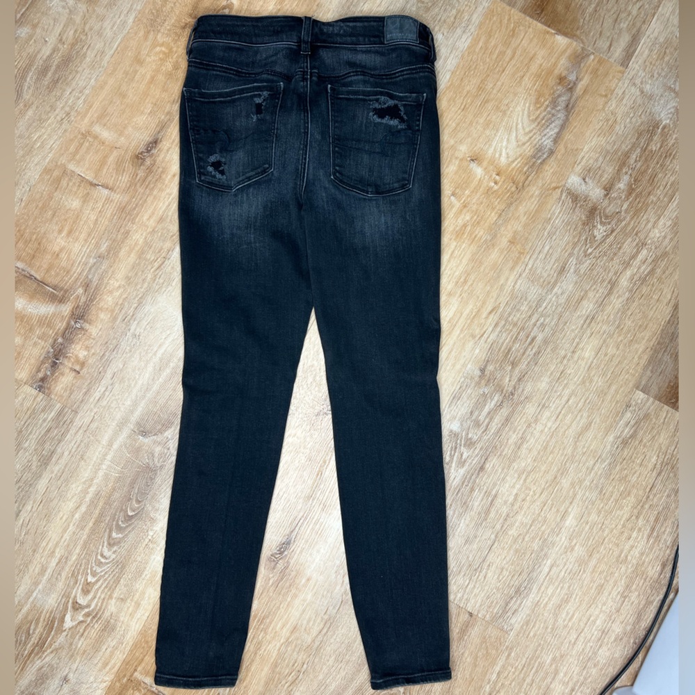 AMERICAN EAGLE high rise stretch jean. Black distressed Jean/jegging. Size 6. - Picture 7 of 7